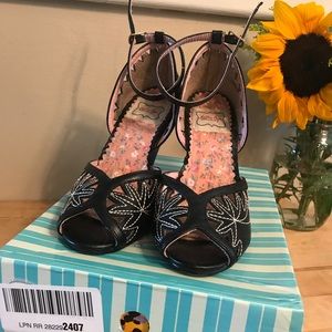 Bettie Page black retro heel with white stitching